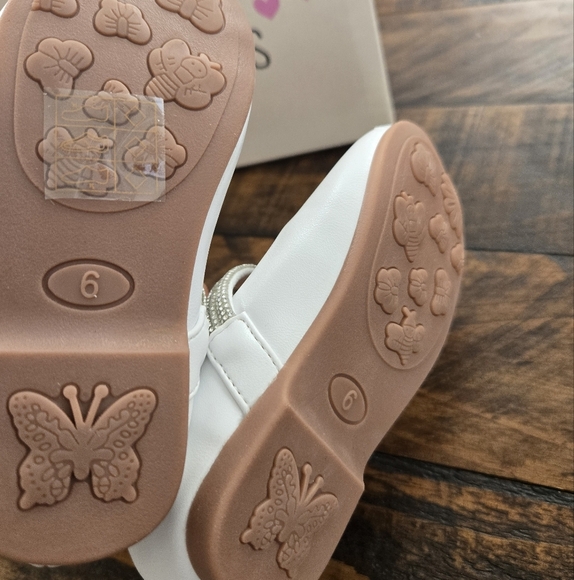 Tip Top Kids Girls MaryJane White Shoe with Rhinestone Strap. Style S187. Size 6 - Picture 5 of 7